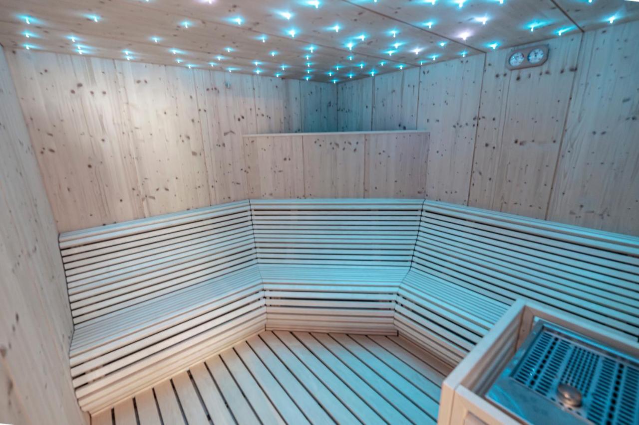 Hotel Garni Paradisi - Wellness & Spa Mezzano Exterior photo