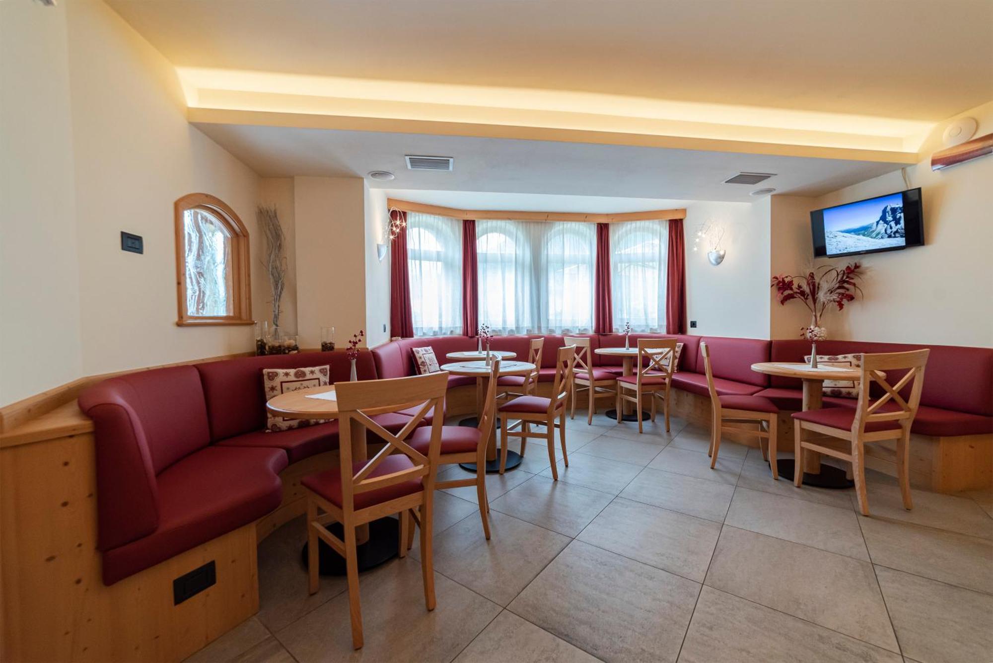 Hotel Garni Paradisi - Wellness & Spa Mezzano Exterior photo