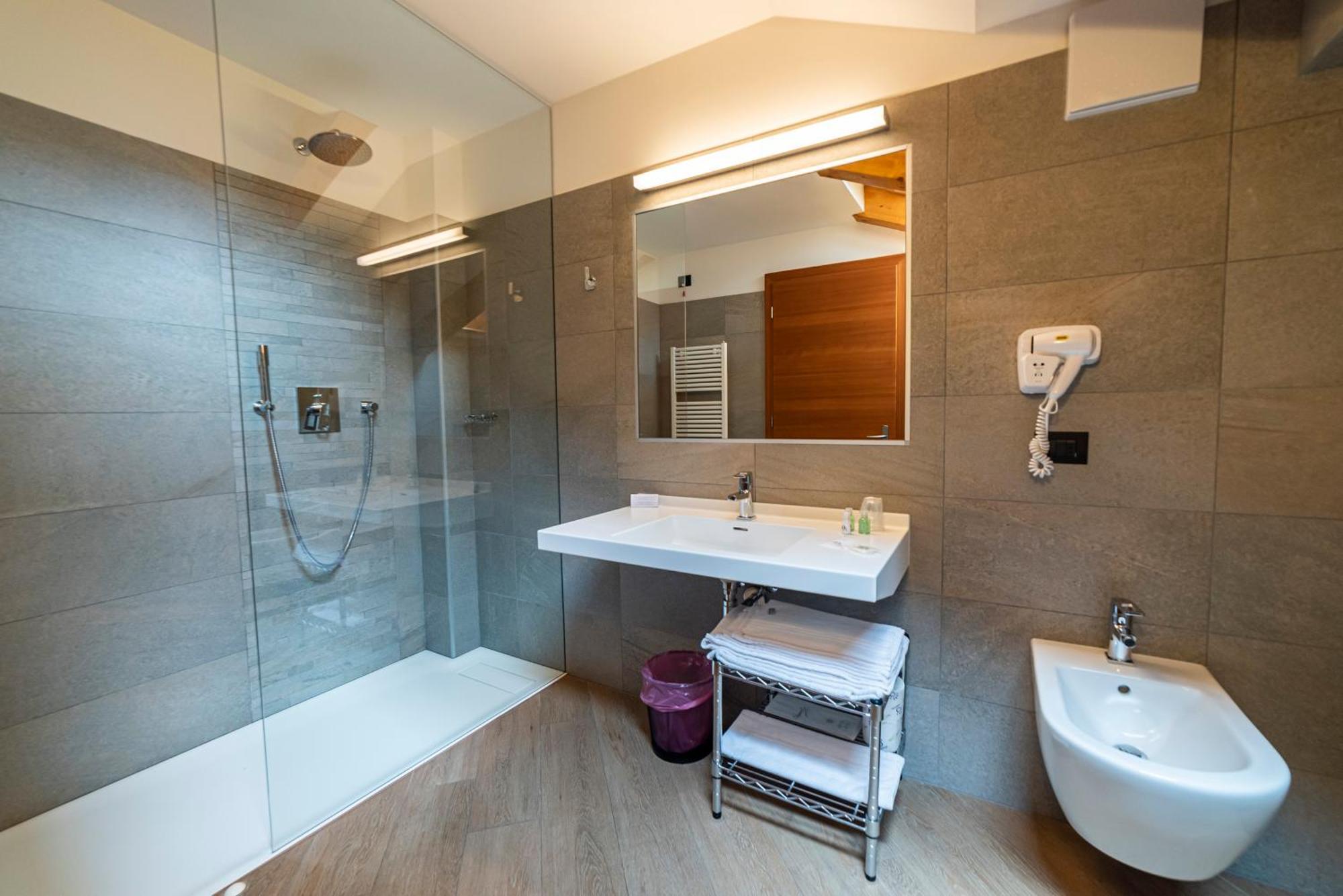 Hotel Garni Paradisi - Wellness & Spa Mezzano Exterior photo