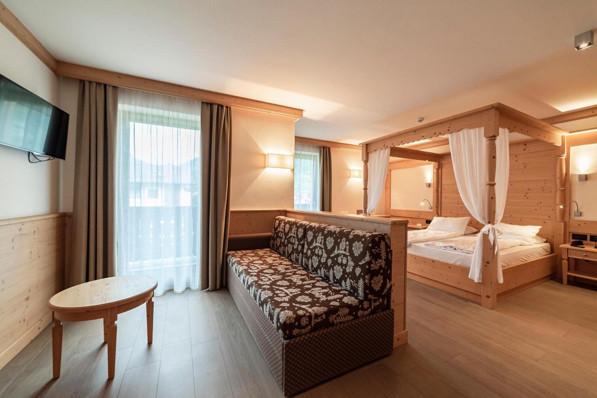 Hotel Garni Paradisi - Wellness & Spa Mezzano Exterior photo
