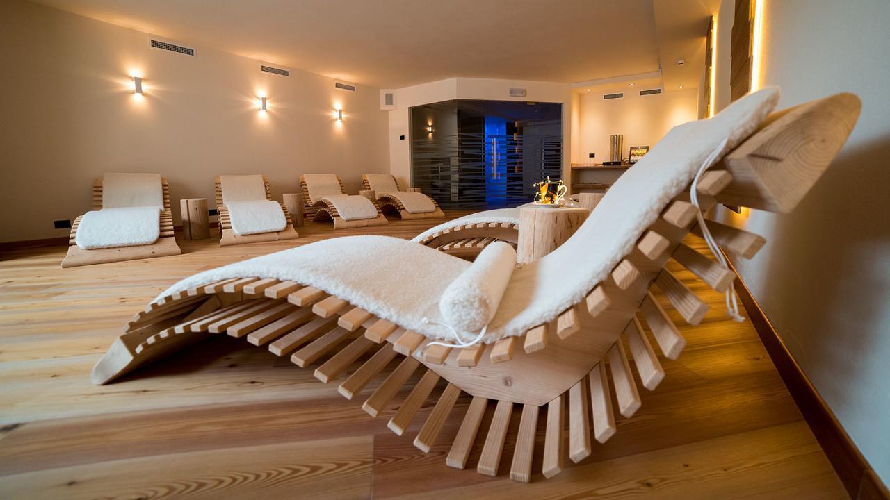 Hotel Garni Paradisi - Wellness & Spa Mezzano Exterior photo