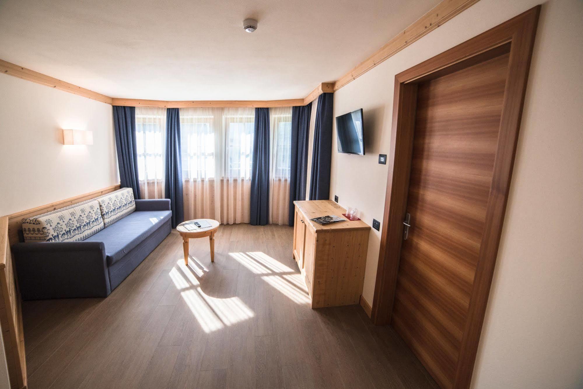 Hotel Garni Paradisi - Wellness & Spa Mezzano Exterior photo