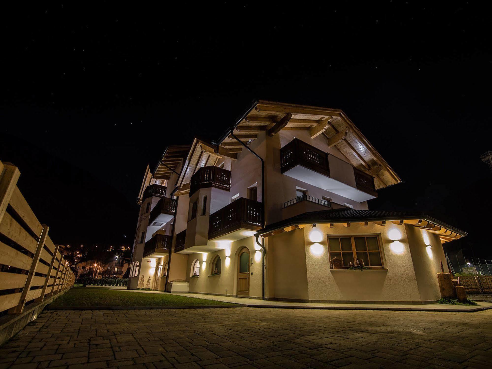 Hotel Garni Paradisi - Wellness & Spa Mezzano Exterior photo