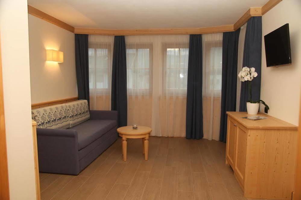 Hotel Garni Paradisi - Wellness & Spa Mezzano Exterior photo